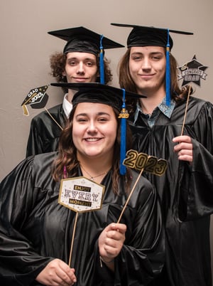 3 high school graduates.