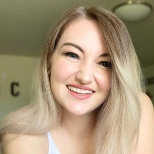 Alison Hansen Headshot